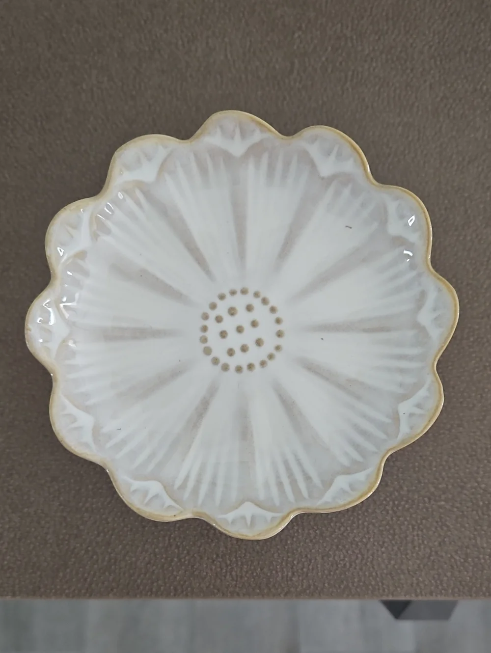 White Scalloped Ceramic Flower Trinket Dish with Gold Trim